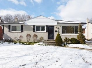 32507 Larkmoor St, Saint Clair Shores, MI 48082