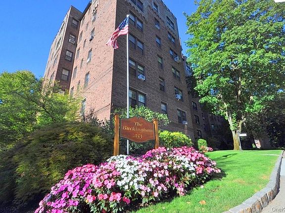 4th image of 253 Garth Road #1T