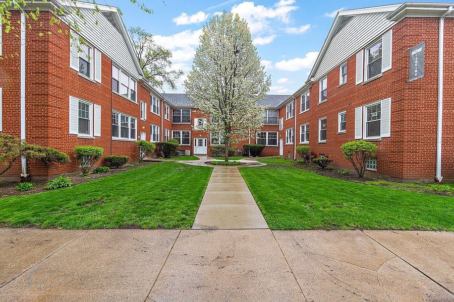 1st image of 11021-45 S Artesian Ave #3