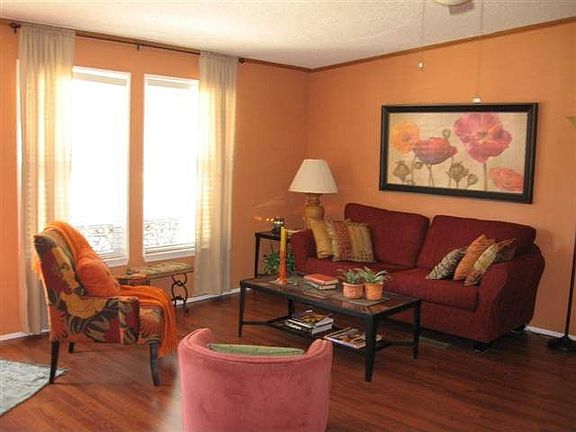 5th image of 207 Royalwood St