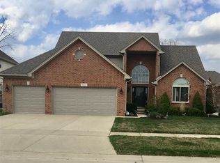 19433 Potomac Dr, Macomb, MI 48044