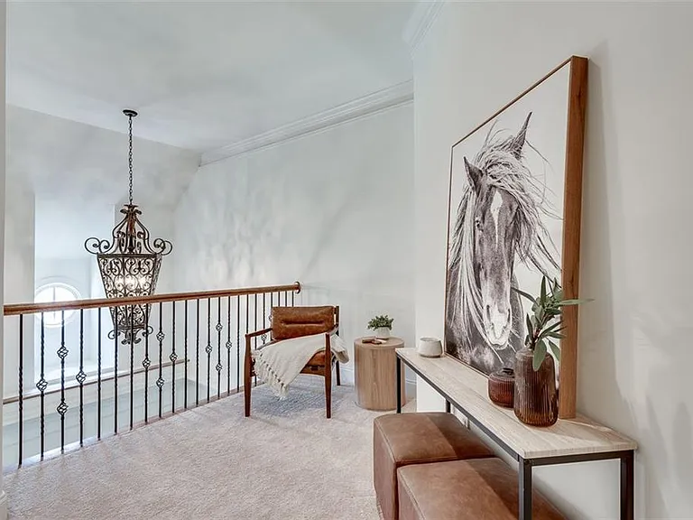 240 Lullwater Ct — Photo 34