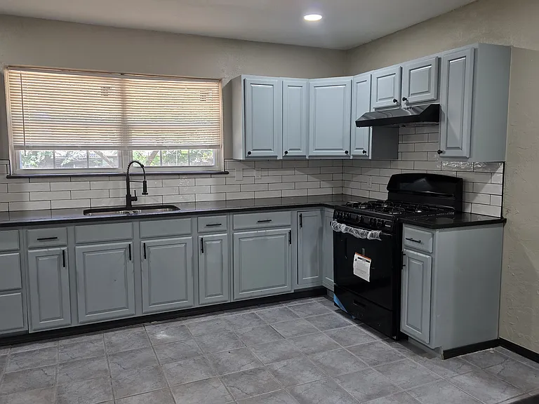 641 Redstone Ave — Photo 10