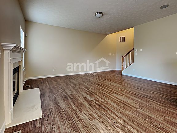 2nd image of 2288 Girard Ln E