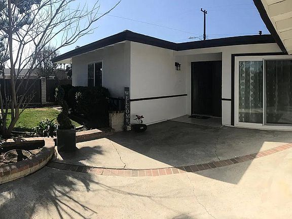2nd image of 2929 Royal Palm Dr