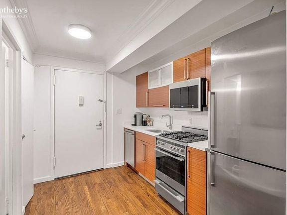 2nd image of 184 Thompson St APT Lb