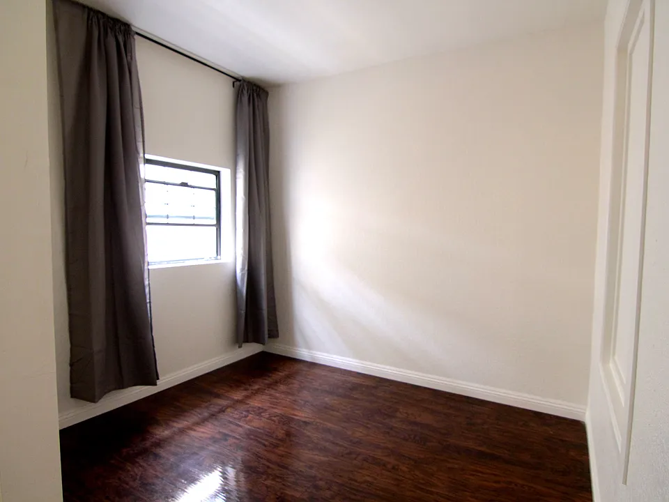 270 Dahlia Ave #16