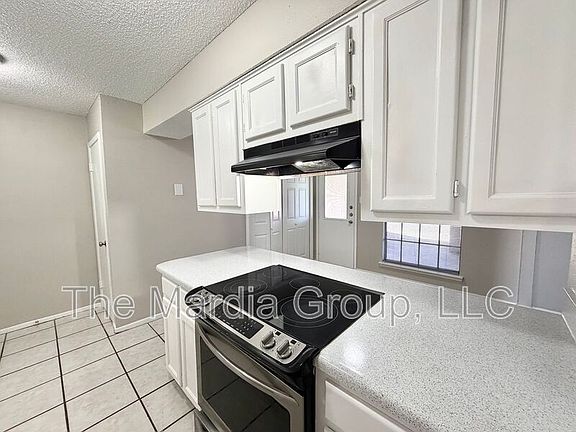 3rd image of 3813 William St
