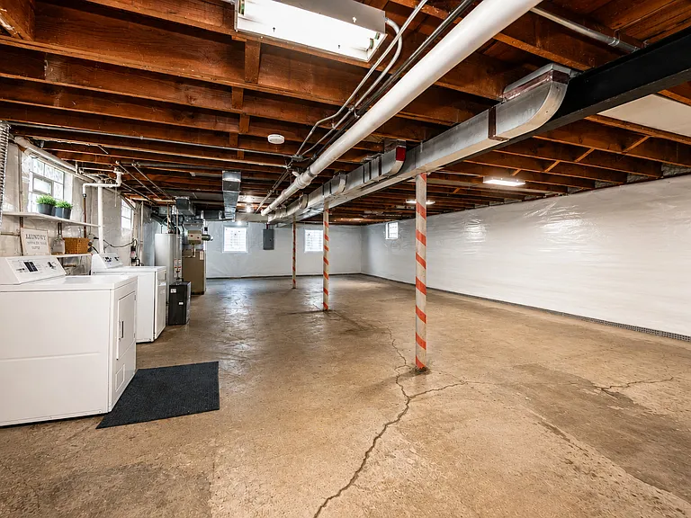 408 S Albert St — Photo 29
