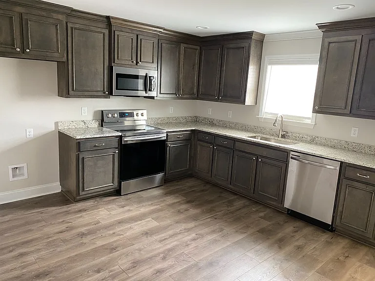 115 Shumard Ct — Photo 2
