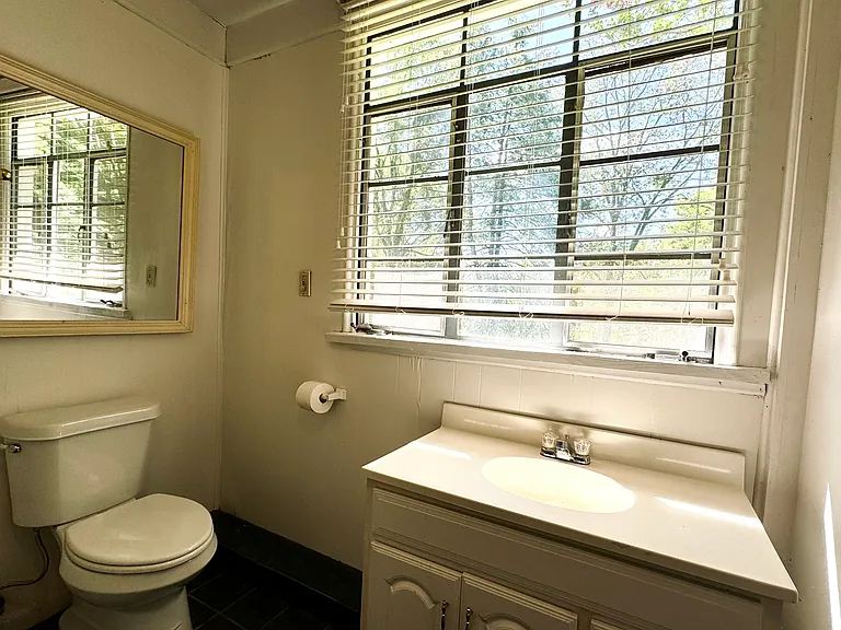 Bathroom 2.