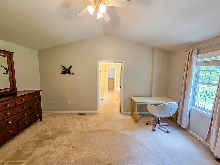 8401 Kennedy Dr — Photo 6