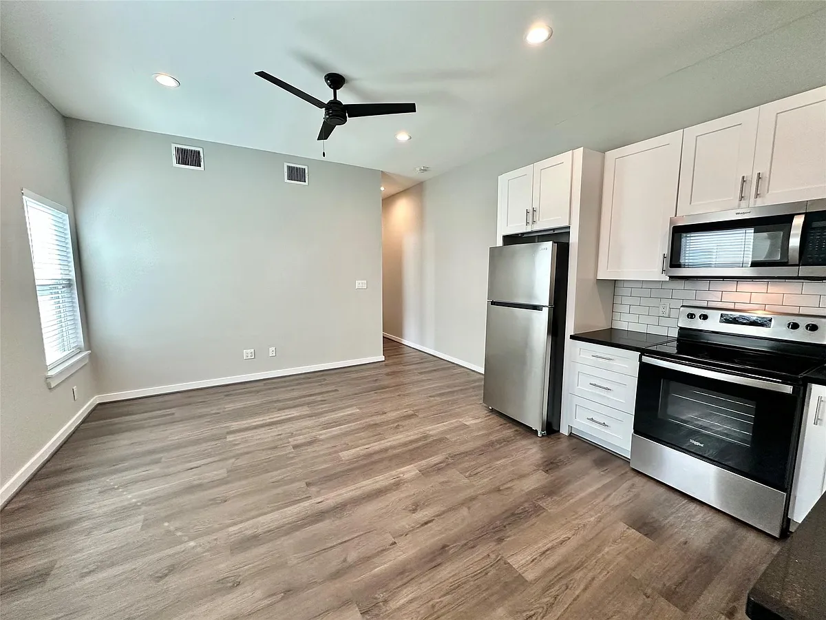 Building Photo - 225 N Everton St #4