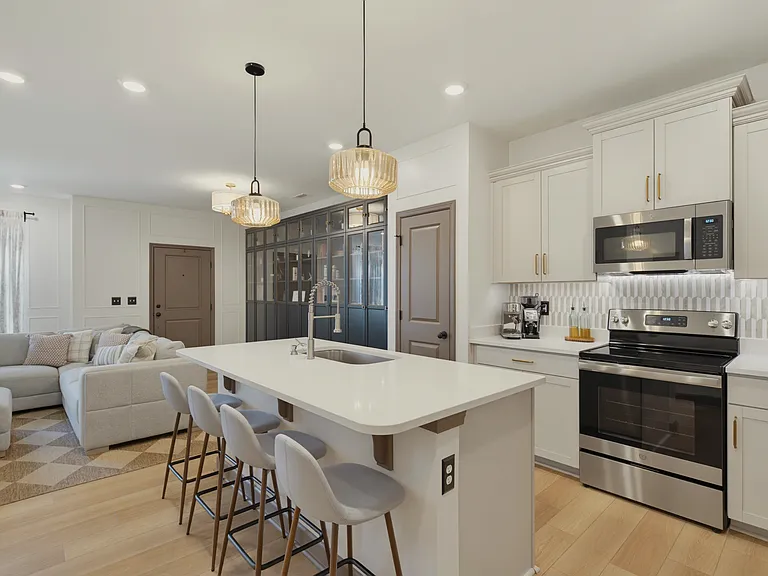 1517 Irving Hill Dr — Photo 12
