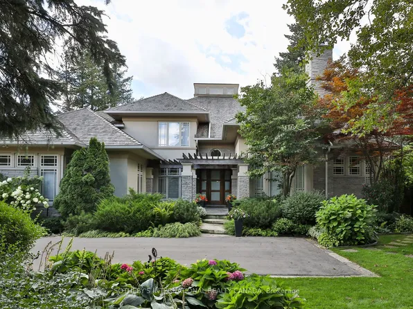 23 Country Ln, Toronto, ON M2L 1E1