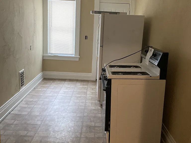 62 Clay Ave — Photo 11