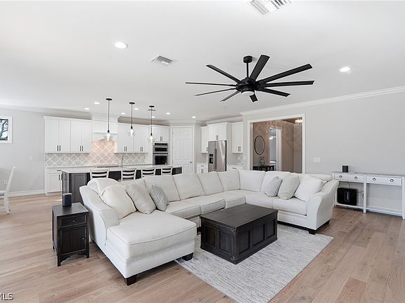 4th image of 11001 Castlereagh St