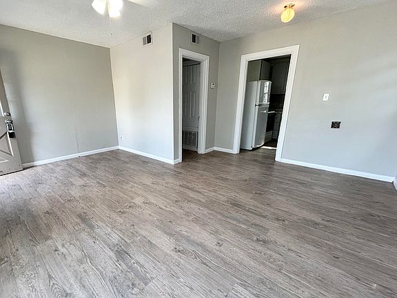 2nd image of 1313 25th St #1313