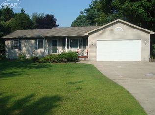 7702 Grove Ridge Rd, Owosso, MI 48867