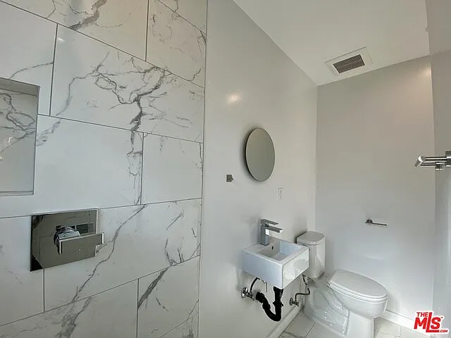 3207 W 3rd St #7 — Photo 9