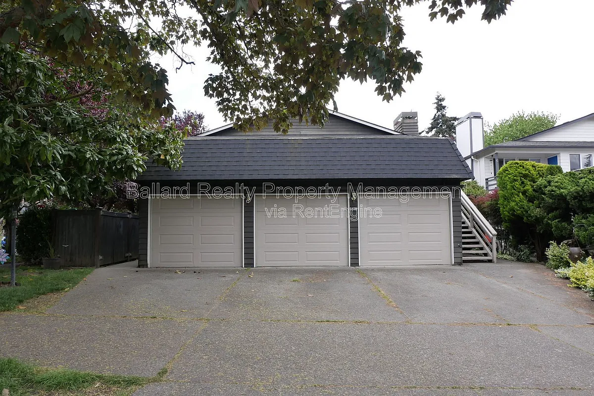 Building Photo - 6116 22nd Ave NW #3