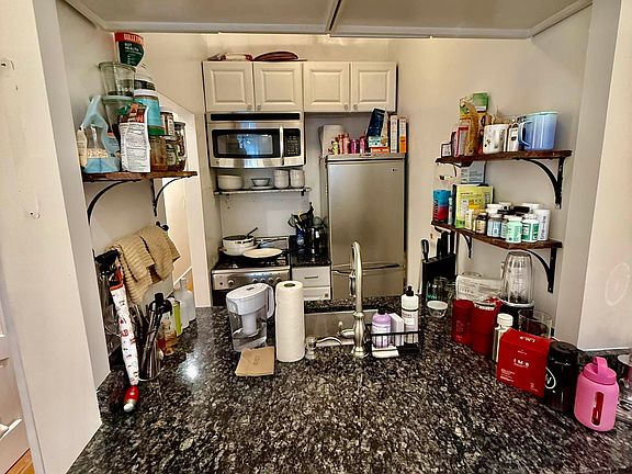 5th image of 104 Perry St APT 2C
