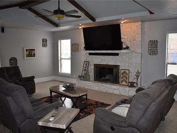 5th image of 1011 Crestwood Ct