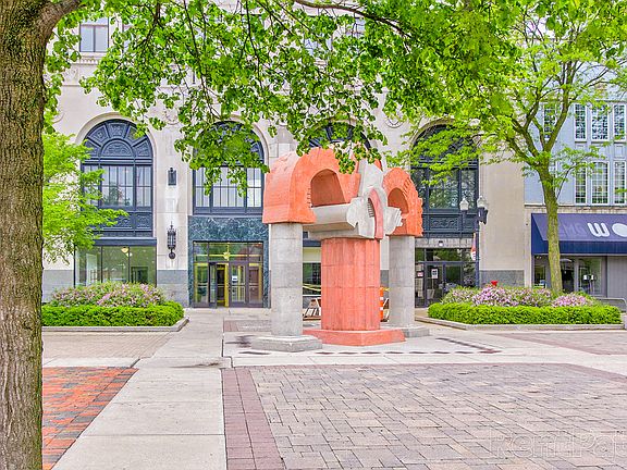 43 Town Square