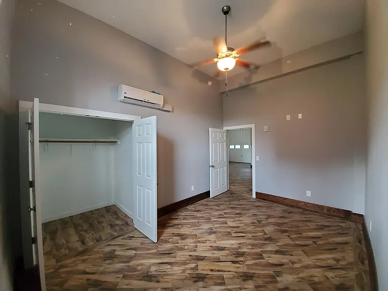 214 W Elm St #103 — Photo 9