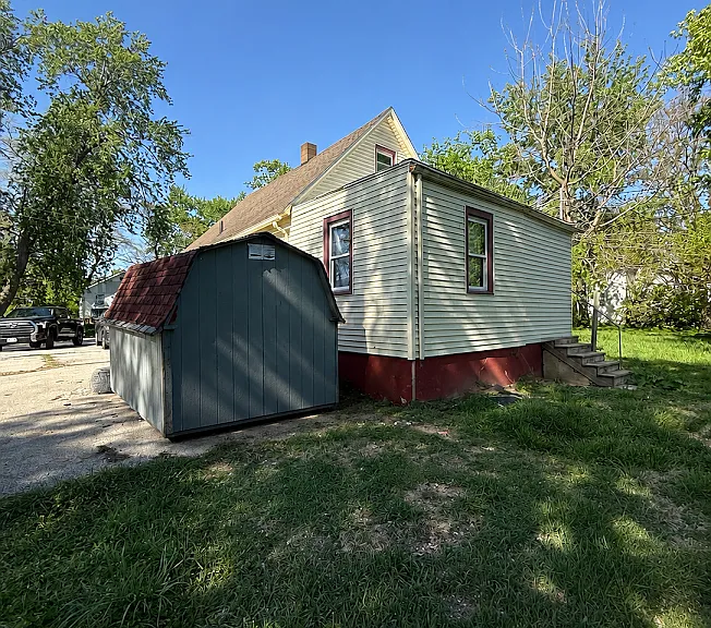 1263 W Green St — Photo 7