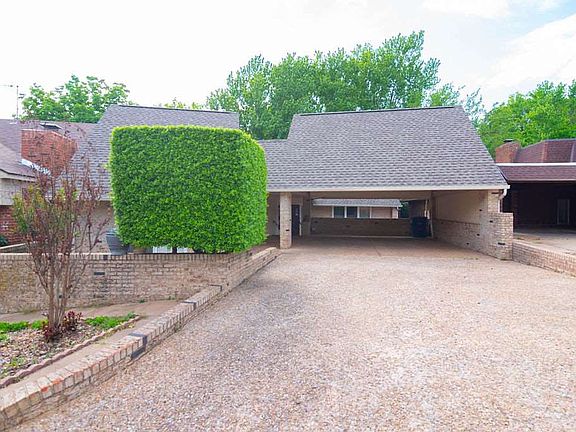 2nd image of 2426 Sherwood Dr