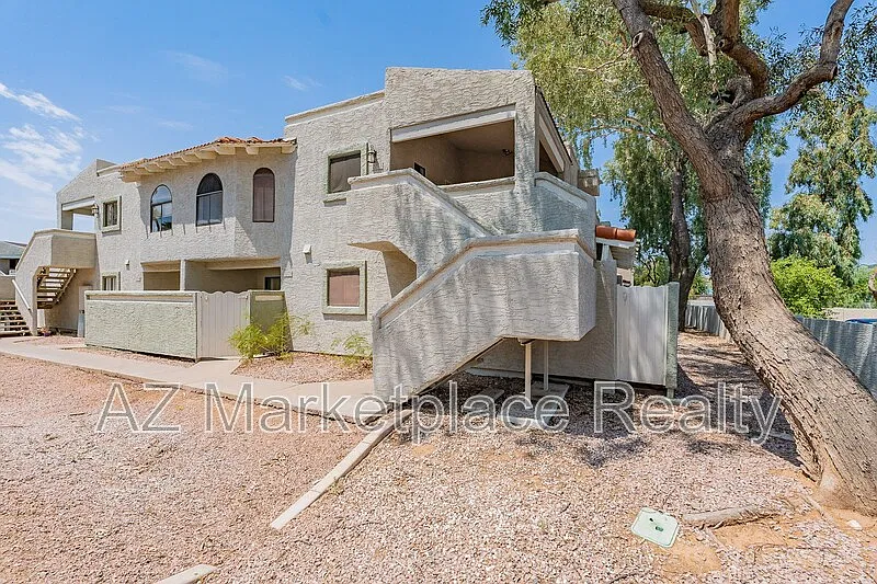 2 bed, 2.0 bath, 1130 sqft, $1,695 — Photo 1