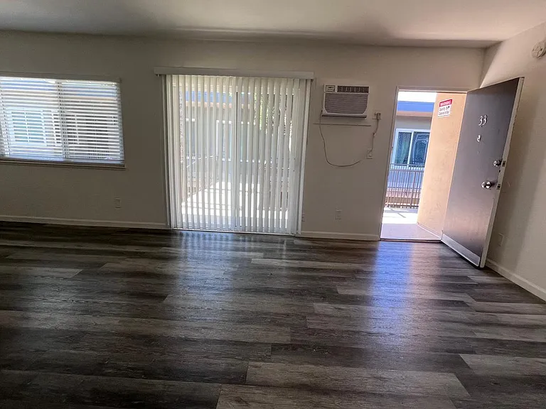 6245 Kester Ave — Photo 15