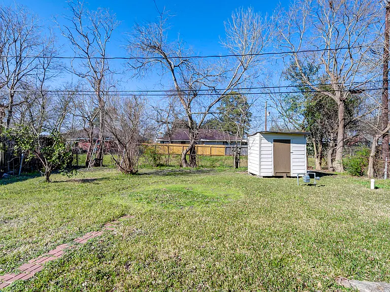 Thornwood Dr — Photo 10