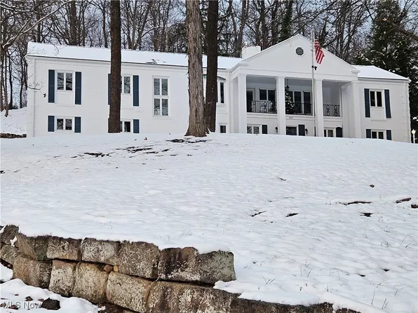 885 Sheridan Rd, Coshocton, OH 43812