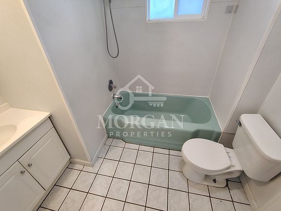 4th image of 2439 Chase St