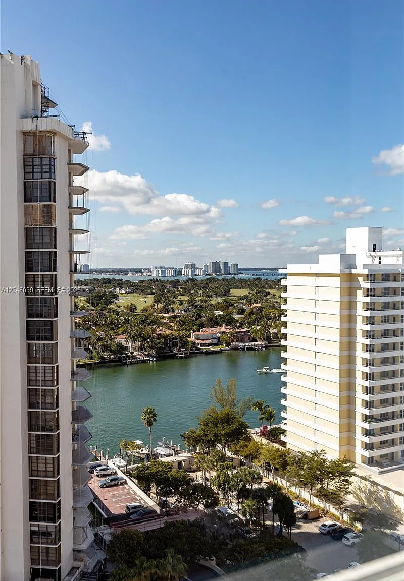 Castle Beach Club Condo — Photo 2