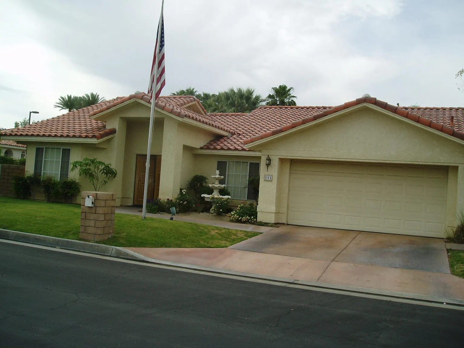 111 Chelsea Cir — Photo 2