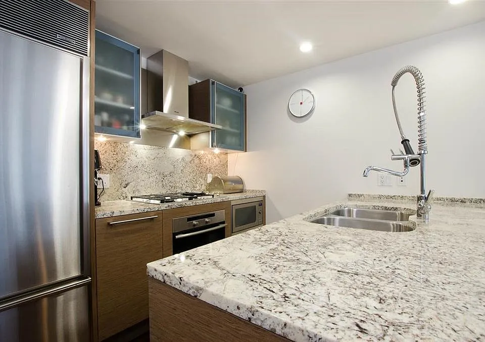 1111 Alberni St #270X