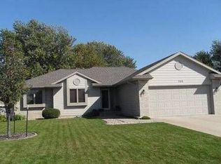 702 Briarwood Ave, Hastings, NE 68901