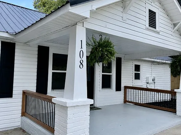 108 Boggs Dr, Townville, SC 29689