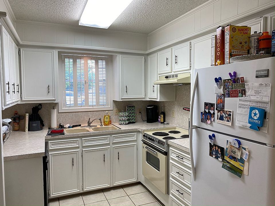 2nd image of 7510 Avenue W