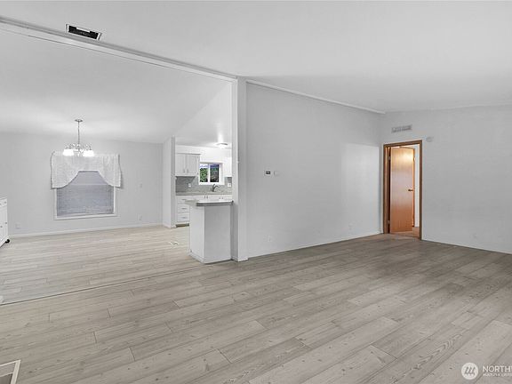 4th image of 33924 89th Avenue Ct S