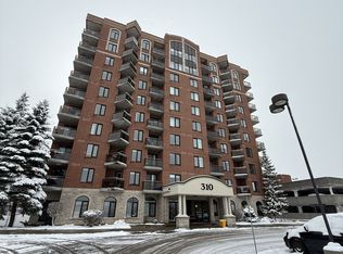 310 Central Park Dr #8J, Ottawa, ON K2C 4G4