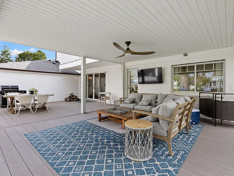 80 Soundview Dr — Photo 23