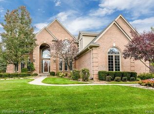 1163 Autumnview Dr, Rochester, MI 48307