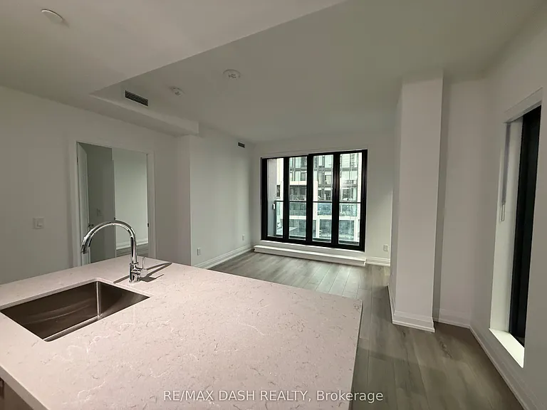 20 Soudan Ave #907 — Photo 19