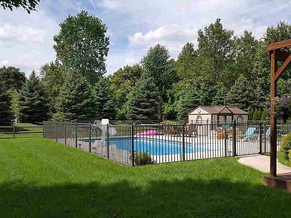 3rd image of 6829 Pine Creek Ct