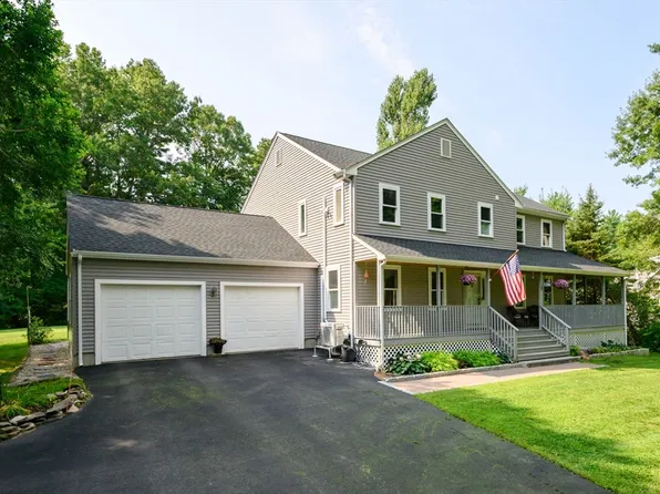 89 Manns Dr, Hanover, MA 02339