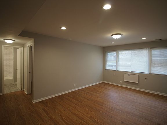 3rd image of 1642-44 W Morse Ave #1642-3N